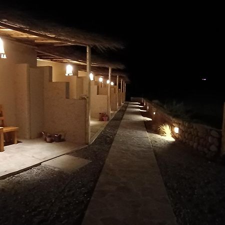 Tiunur Lodge Solor ภายนอก รูปภาพ