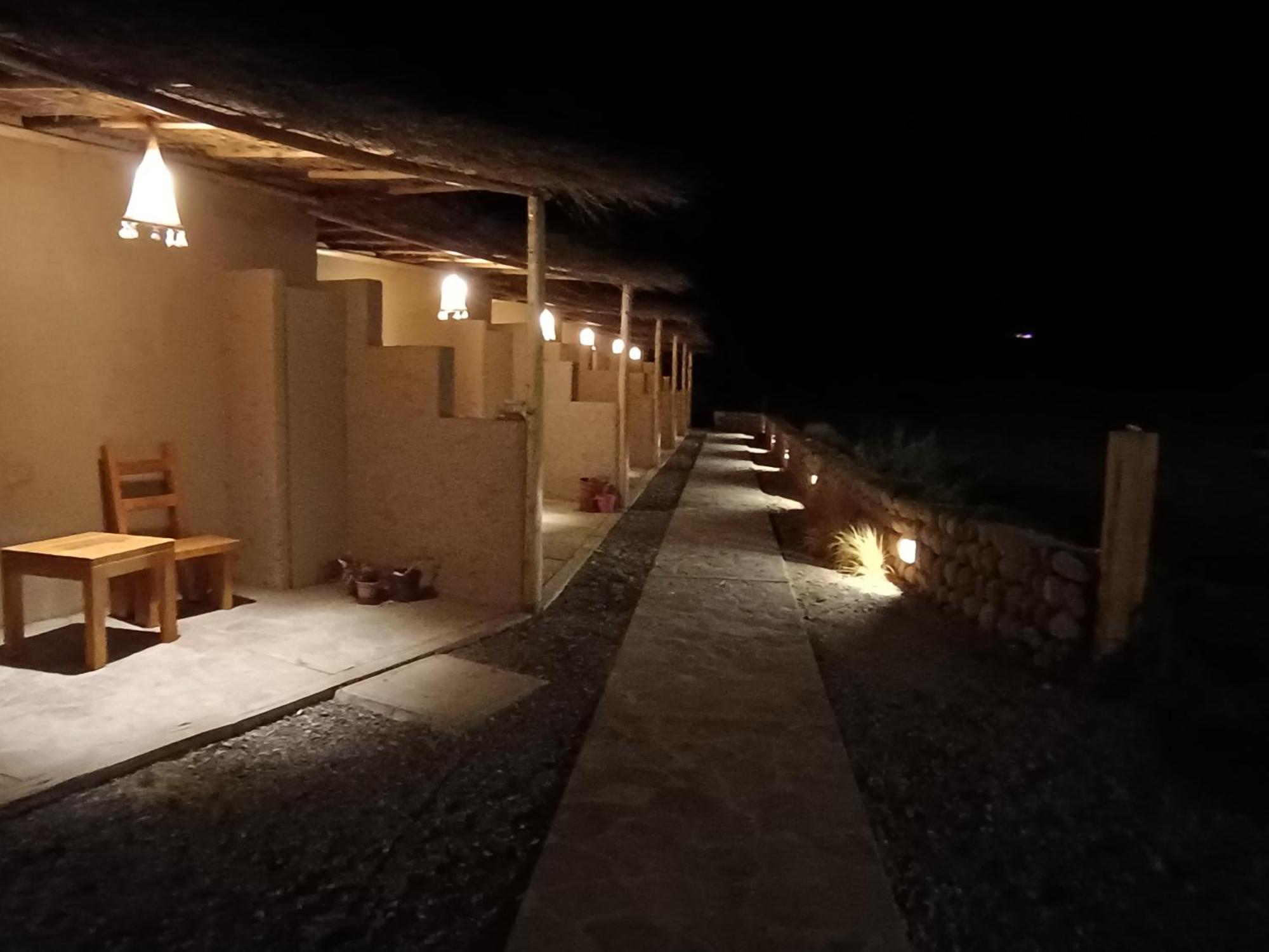 Tiunur Lodge Solor ภายนอก รูปภาพ