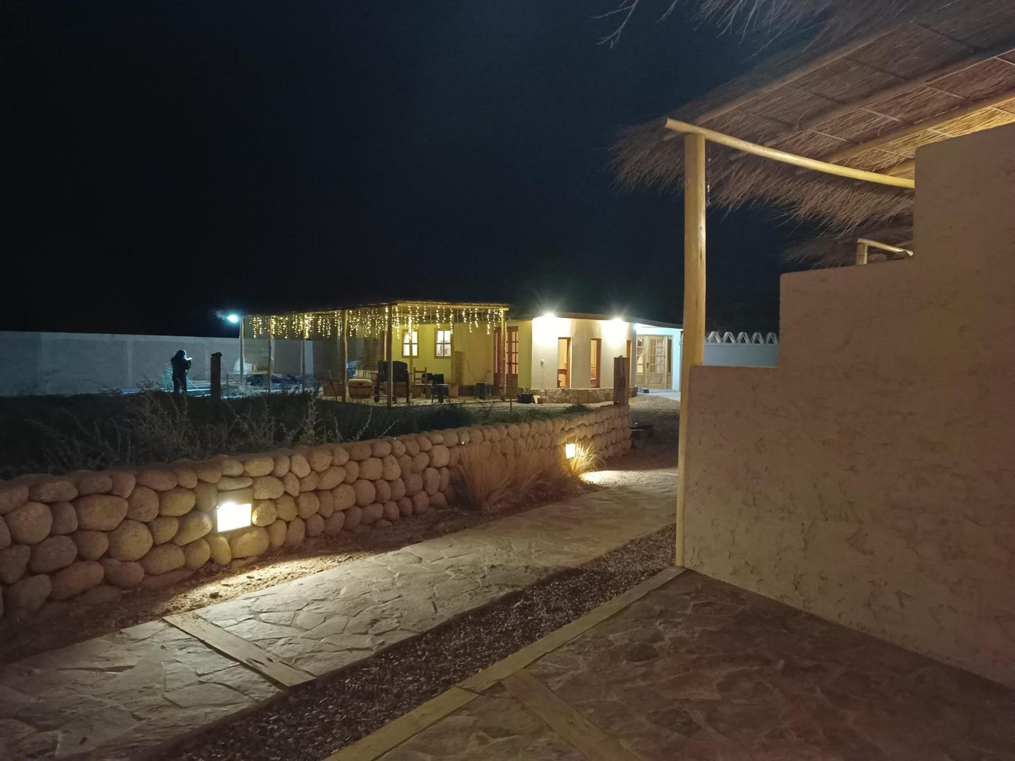 Tiunur Lodge Solor ภายนอก รูปภาพ
