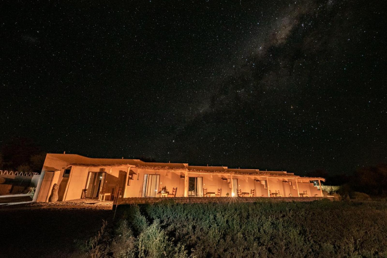 Tiunur Lodge Solor ภายนอก รูปภาพ